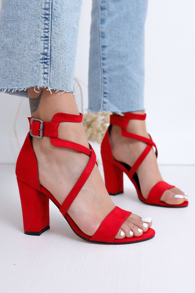 حذاء جلد سويدي أحمر بكعب نسائي
